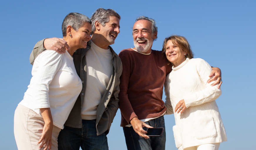 adultos mayores con pérdida auditiva